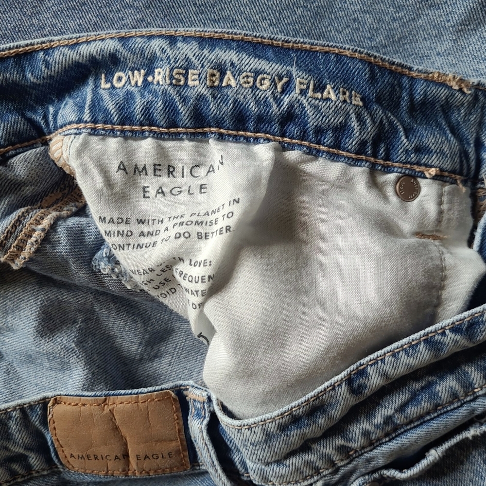 Women's AE Low Rise Baggy Flare Jeans Size 8 *SHORT* Distressed - Picture 10 of 12